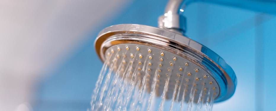 Hot vs Cold Water Shampooing for Your Locs? Does it matter?